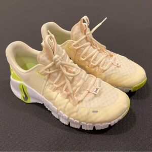 Nike Free Metcon 5. Women’s Sz 8.5 Citron Tint Volt